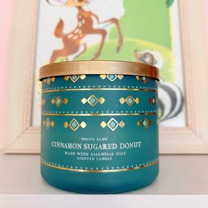 White Barn Cinnamon Sugared Donut 3-Wick Candle 🍩💕 NWT!